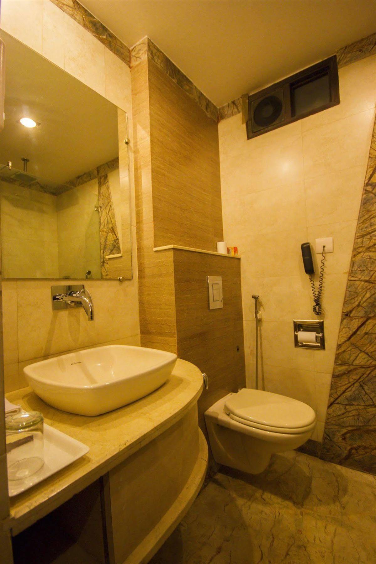Hotel Sunstar Heights Delhi  Buitenkant foto