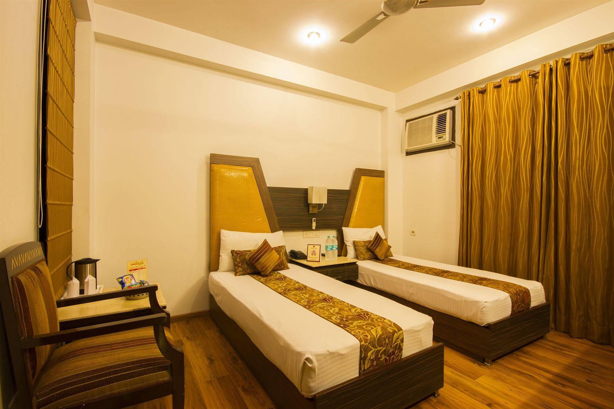 Hotel Sunstar Heights Delhi  Buitenkant foto
